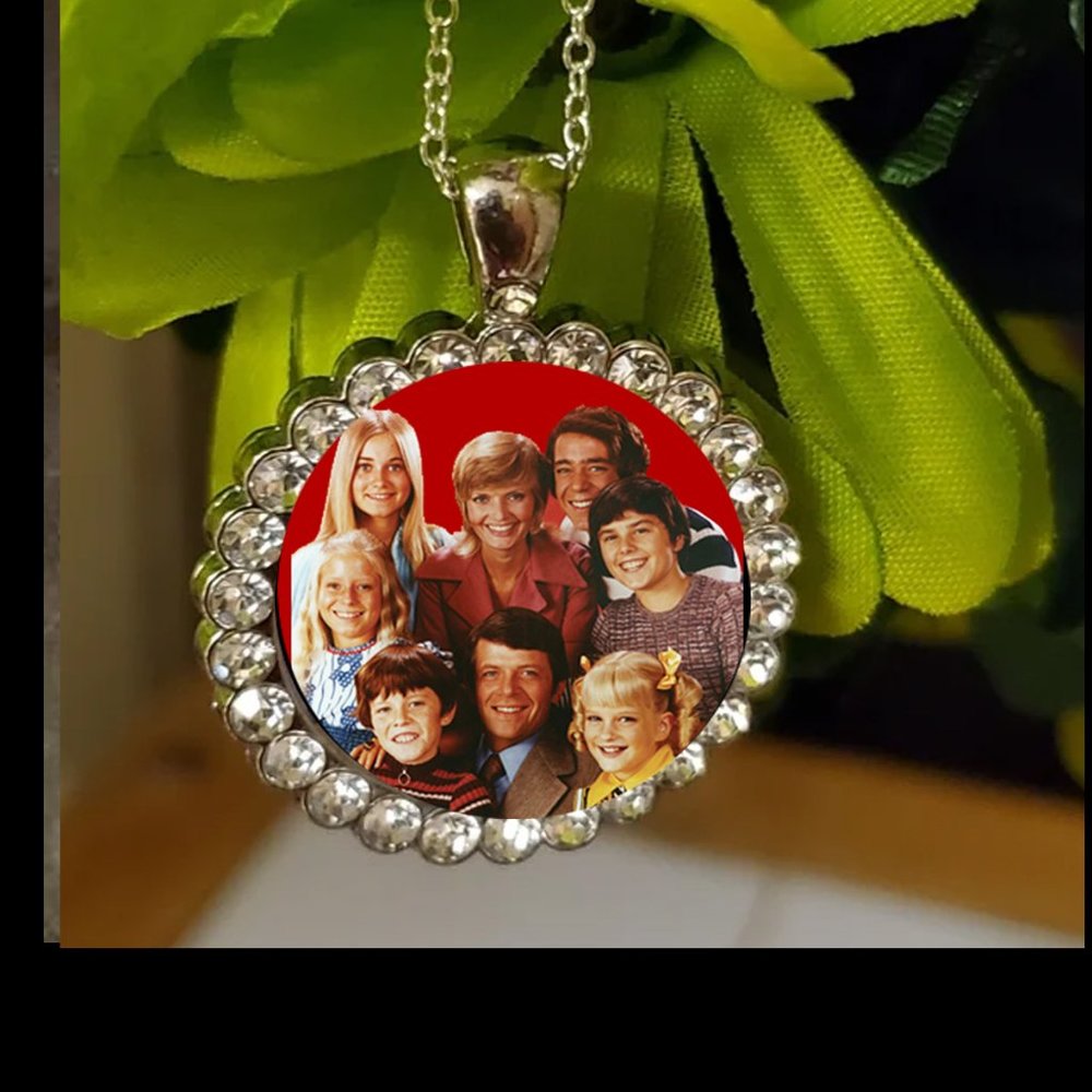 The Brady Bunch Tv Show  Bling silver necklace rhinestones cute gift with box